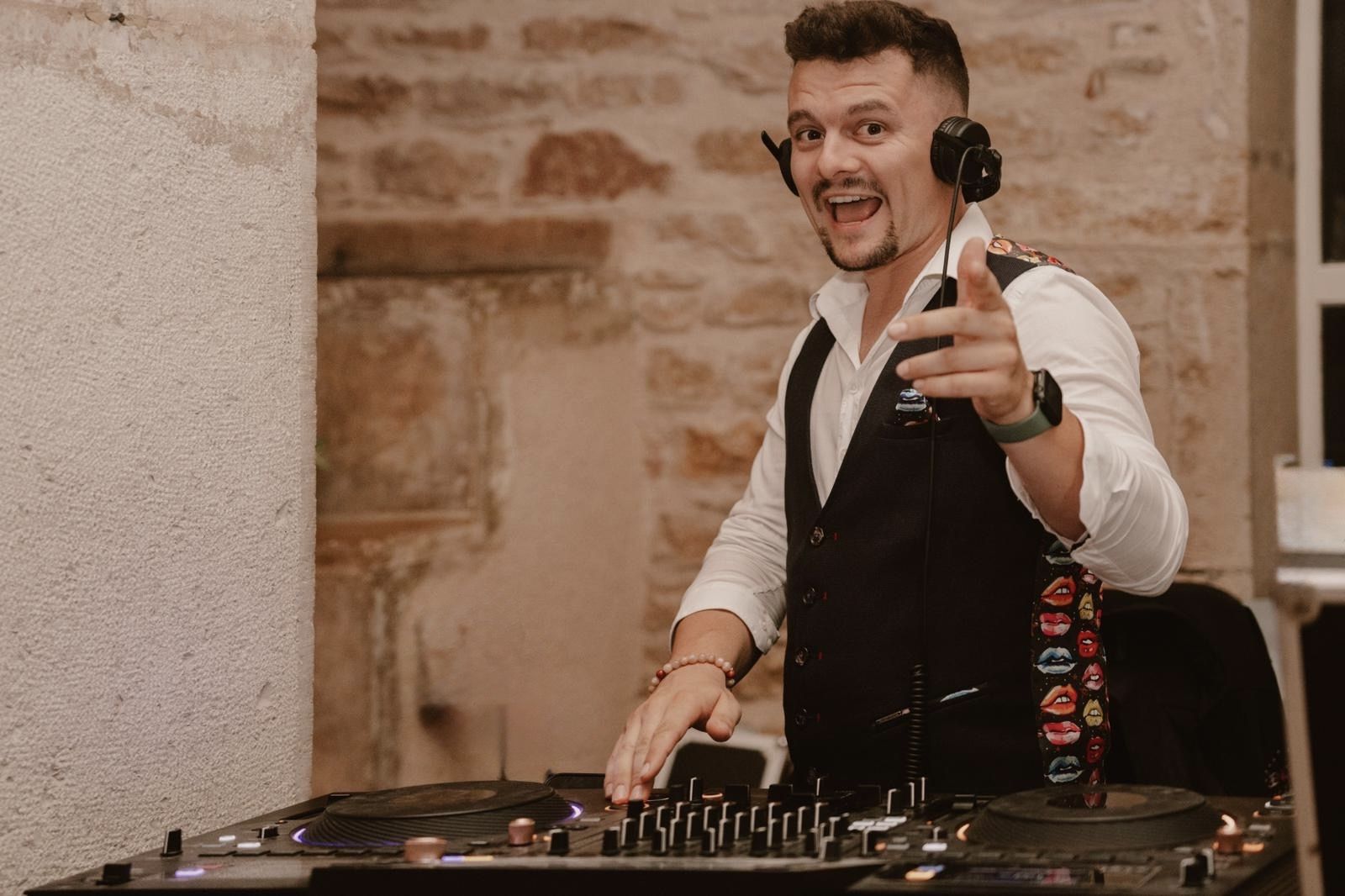Melvin, fondateur de Voltez Events, aux platines
