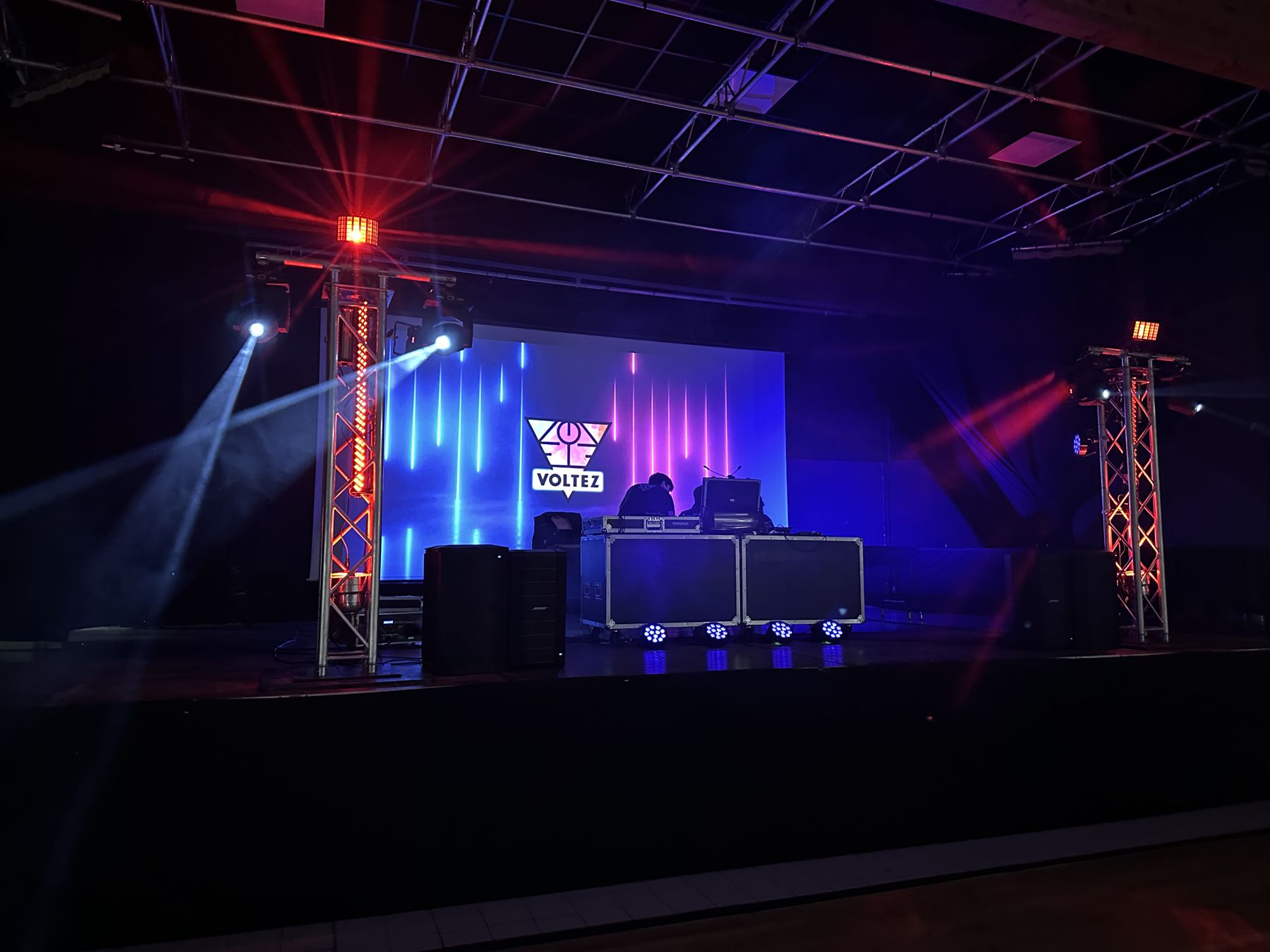 Scène éclairée avec écran LED